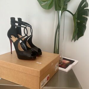 Authentic Christian Louboutin Rosie Alta Leather Peep Toe Pumps 120mm in Black